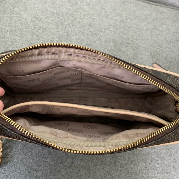 Michael Kors bag - Picture 8 of 9